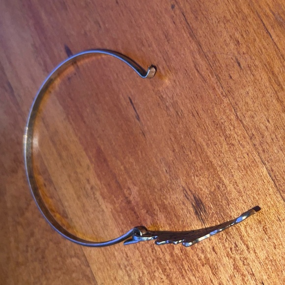 Elegant Silver Kentucky State Map Bracelet - A Touch of Home - Picture 4 of 6